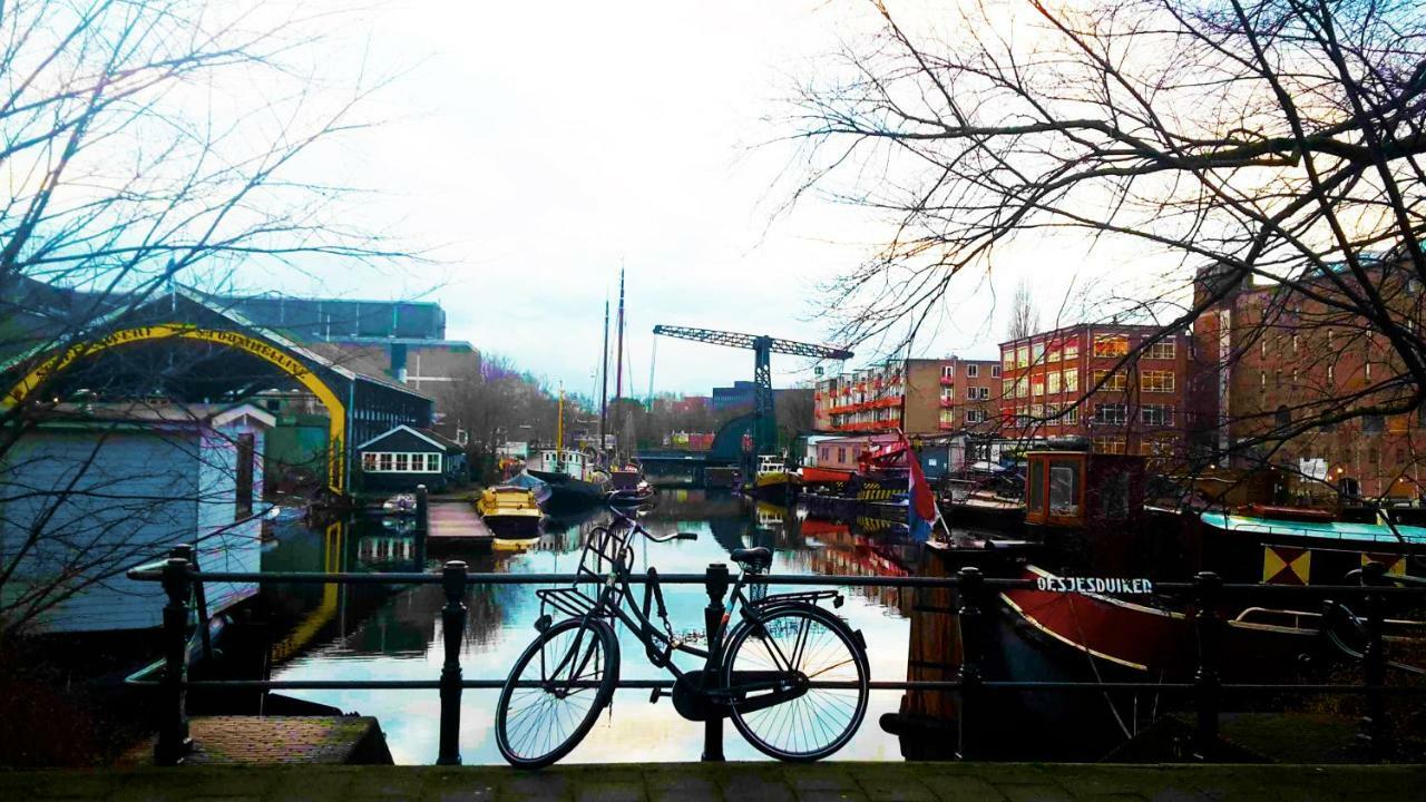 Couette-café Houseboat Concordia Amsterdam