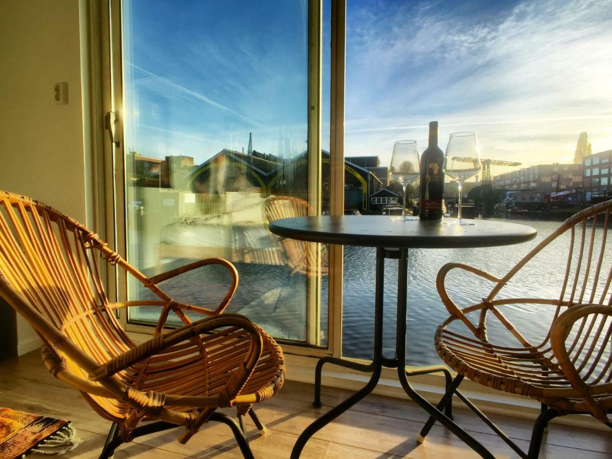 Houseboat Concordia Couette-café *