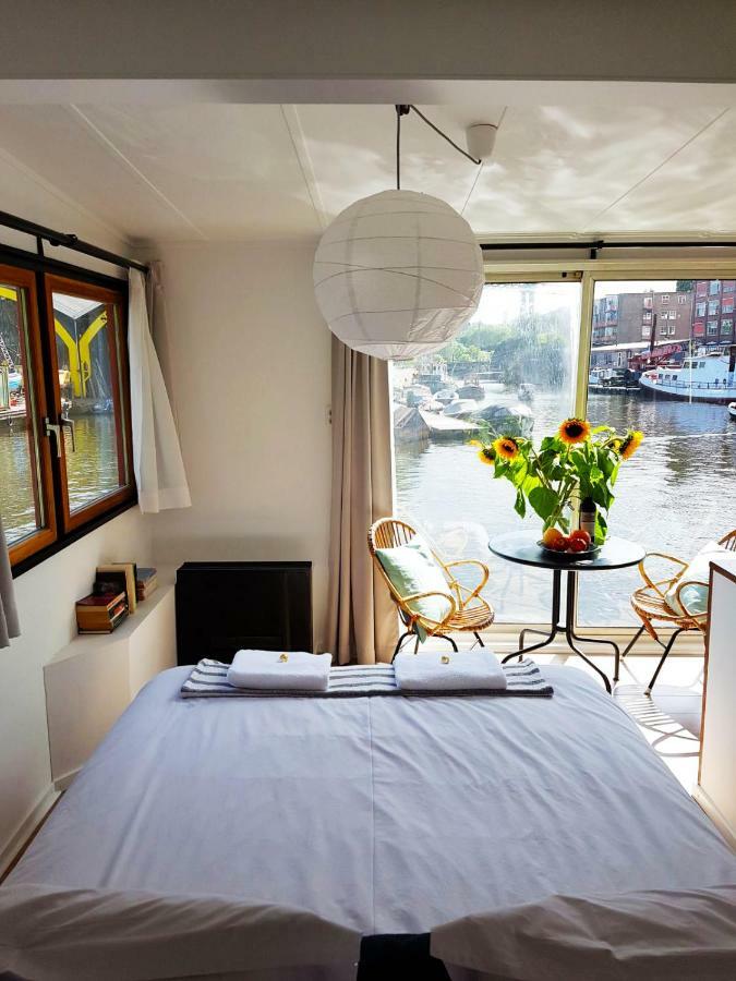 Couette-café Houseboat Concordia Amsterdam