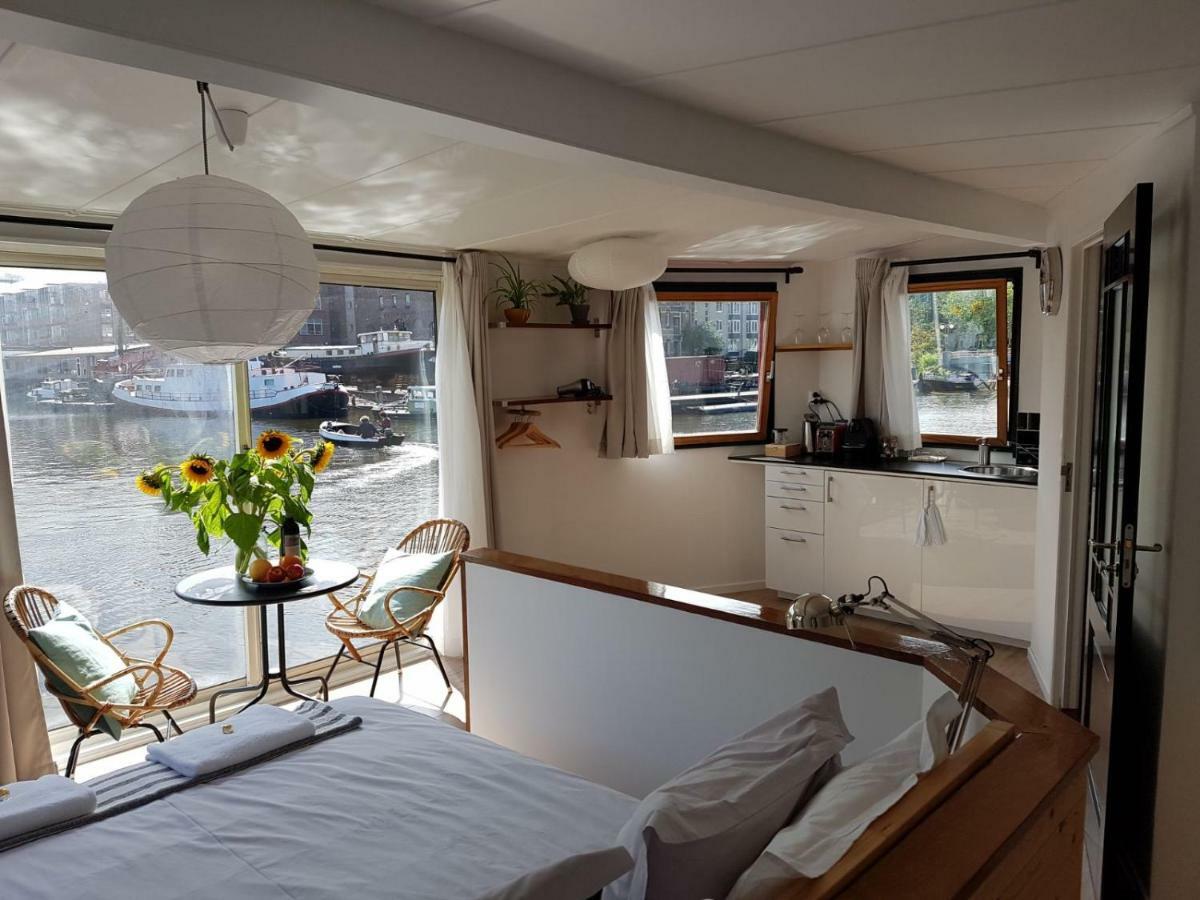 Houseboat Concordia Couette-café